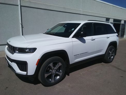 New 2026 Jeep Grand Cherokee Limited AWD/4WD image 2