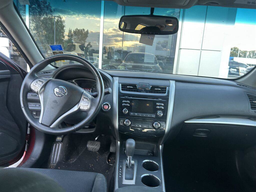 Used 2015 Nissan Altima 2.5 SV w/ Convenience Package FWD image 7