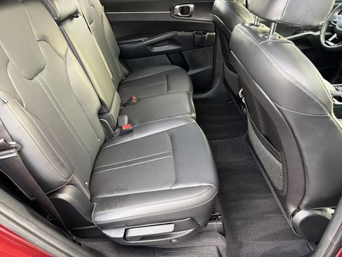 Used 2024 Kia Sorento S image 15