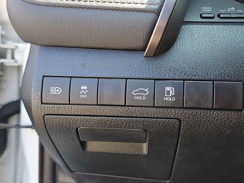 Used 2019 Toyota Camry LE image 24