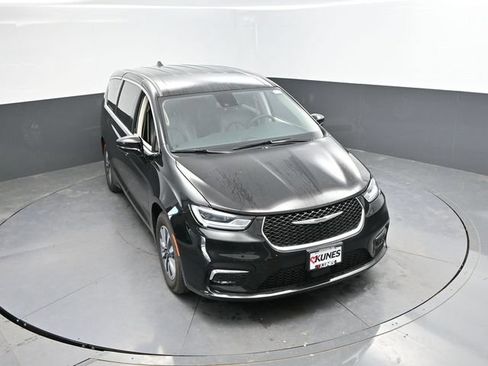 Used 2024 Chrysler Pacifica Limited FWD image 44