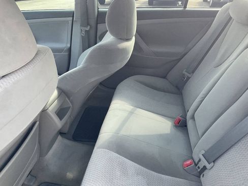 Used 2010 Toyota Camry LE FWD image 12