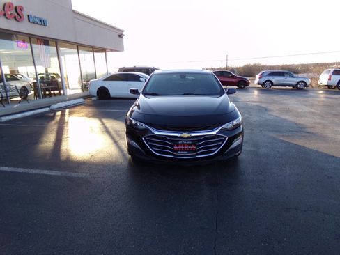 Used 2021 Chevrolet Malibu LT image 3
