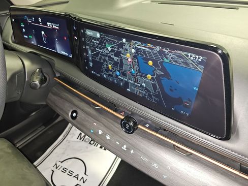 Used 2023 Nissan Ariya AWD image 19