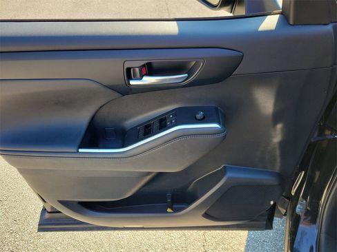 Used 2024 Toyota Highlander XSE image 14