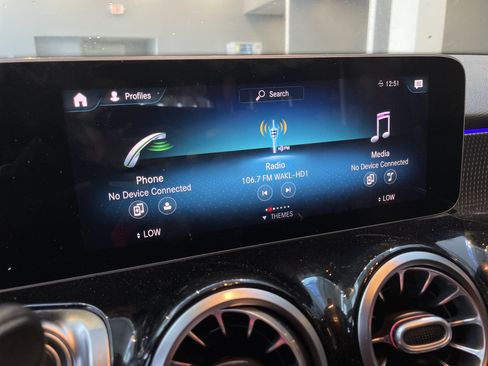 Used 2021 Mercedes-Benz GLB 250 image 26