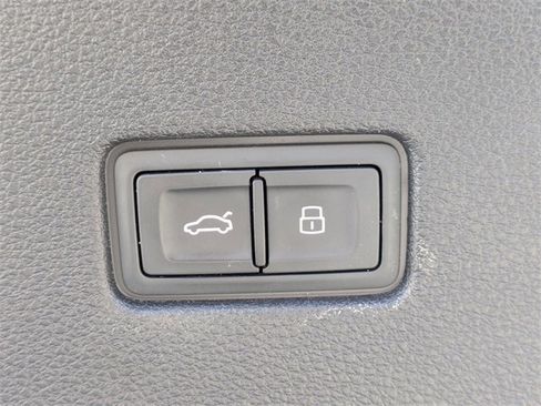 Used 2021 Audi SQ8 Premium Plus w/ SQ8 Black Optic Package image 13