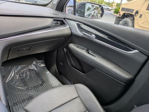 Certified 2025 Cadillac XT5 Premium Luxury w/ Technology Package FWD image 16