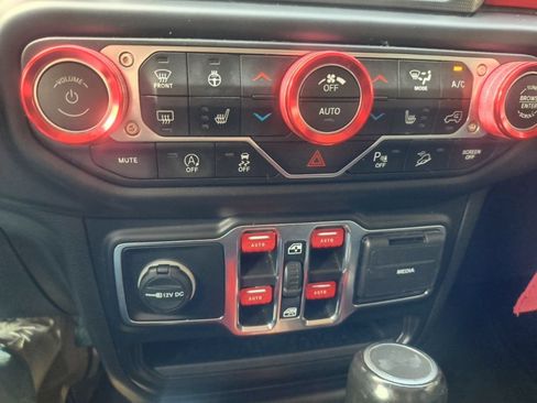 Used 2021 Jeep Wrangler Unlimited Sahara AWD/4WD image 21