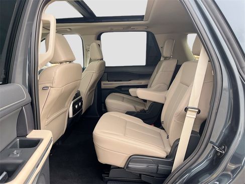 Used 2024 Ford Expedition XLT image 25