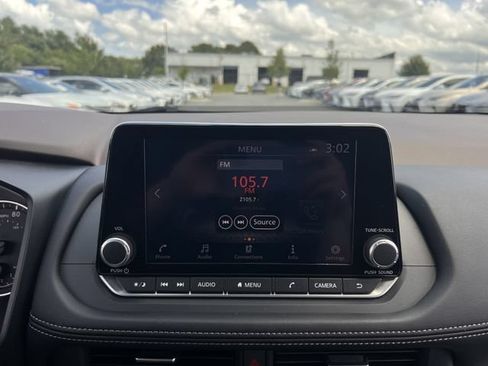 Used 2023 Nissan Rogue SV FWD image 22