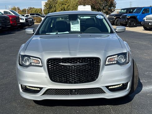 Used 2023 Chrysler 300 Touring L w/ Popular Equipment Group image 8