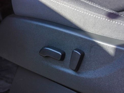 Used 2024 Nissan Frontier SV w/ SV Convenience Package image 23