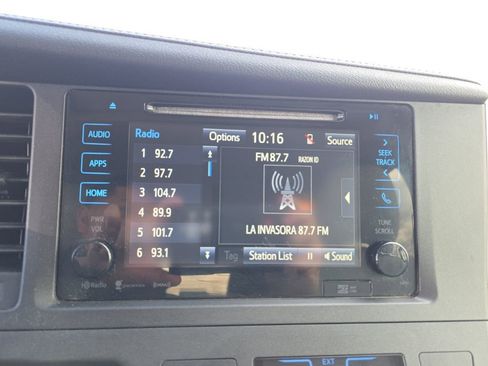 Used 2017 Toyota Sienna Limited image 16