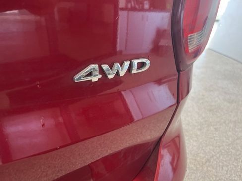 Used 2019 Ford Explorer XLT w/ Equipment Group 202A image 8