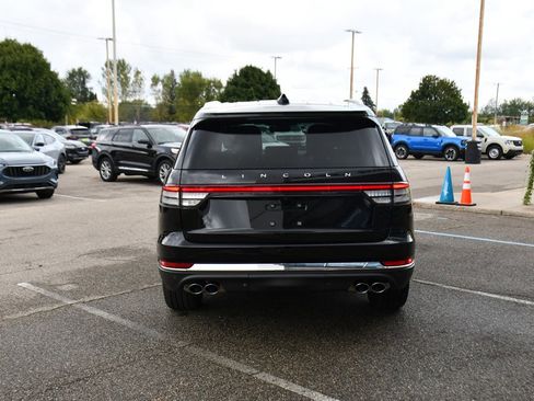Used 2025 Lincoln Aviator AWD image 5