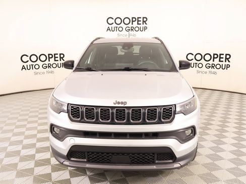 Used 2025 Jeep Compass Latitude w/ Altitude Special Edition AWD/4WD image 8