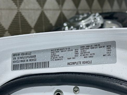 New 2026 RAM 4500 4x4 Crew Cab DRW w/ Laramie Trim Package image 18