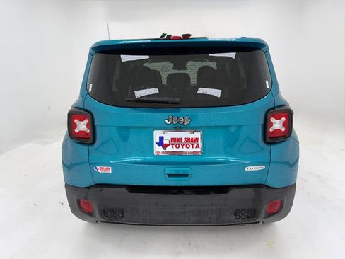 Used 2020 Jeep Renegade Latitude FWD image 39