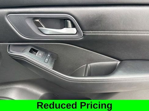 Used 2024 Nissan Rogue SL image 40