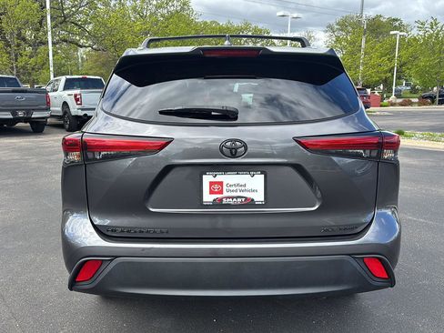 Used 2022 Toyota Highlander XLE AWD/4WD image 22