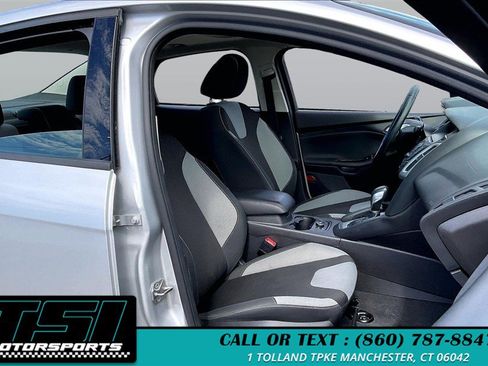 Used 2014 Ford Focus SE w/ SE Sport Package FWD image 7