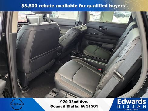 New 2026 Nissan Pathfinder SL w/ SL Premium Package AWD/4WD image 17