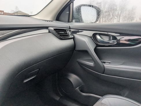 Used 2022 Nissan Rogue Sport SV w/ Technology Package image 29