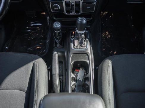 Used 2020 Jeep Wrangler Unlimited Sahara image 29