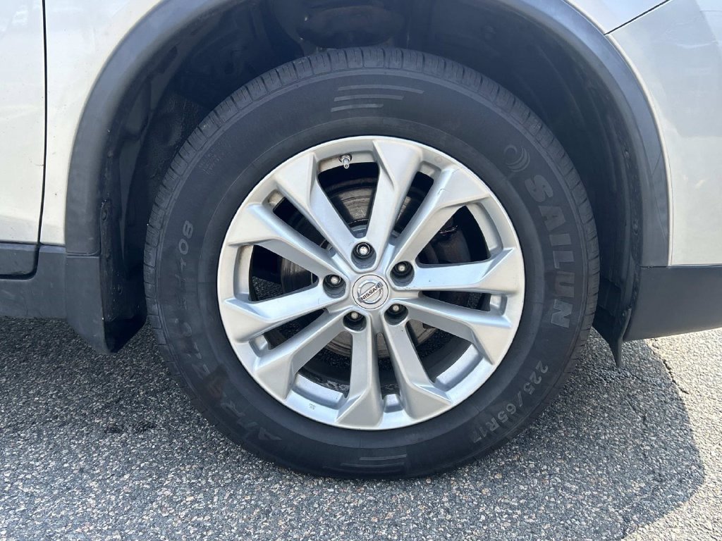 Used 2015 Nissan Rogue SV AWD/4WD image 9