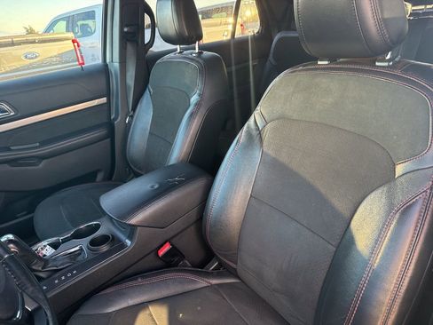 Used 2019 Ford Explorer XLT w/ Equipment Group 202A image 9