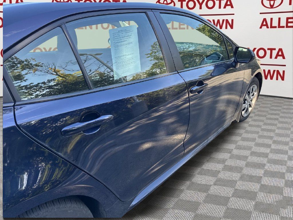 Used 2024 Toyota Corolla LE FWD image 4