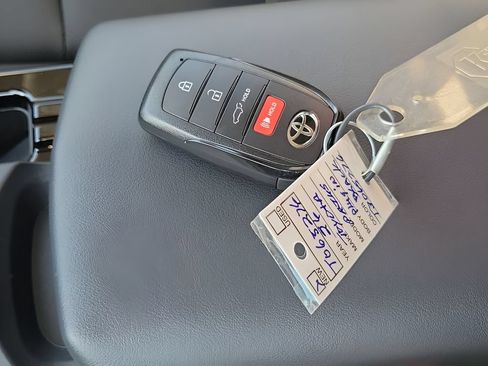 New 2026 Toyota Prius Plug-In Hybrid FWD image 32