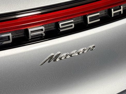 Used 2023 Porsche Macan image 25