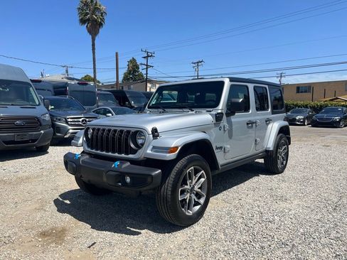 Used 2024 Jeep Wrangler Unlimited w/ Convenience Group AWD/4WD image 1