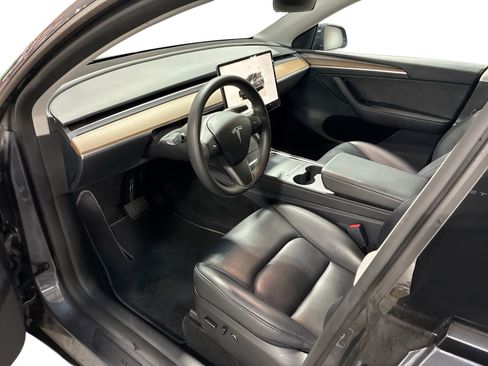 Certified 2023 Tesla Model Y Long Range AWD/4WD image 9