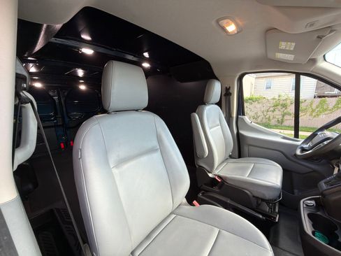 Used 2019 Ford Transit 250 130 Low Roof RWD image 29