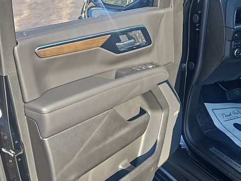 New 2026 Chevrolet Suburban High Country AWD/4WD image 9