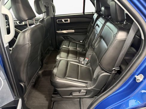 Used 2022 Ford Explorer XLT AWD/4WD image 13