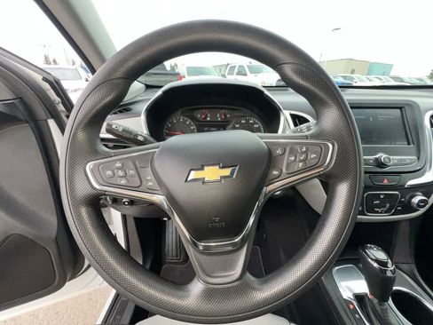 Used 2021 Chevrolet Equinox LS w/ LS Convenience Package FWD image 14