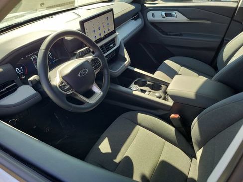 Used 2026 Ford Explorer Active RWD image 3