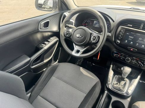 Used 2021 Kia Soul LX FWD image 24