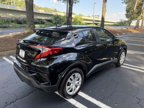 Used 2019 Toyota C-HR LE FWD image 5