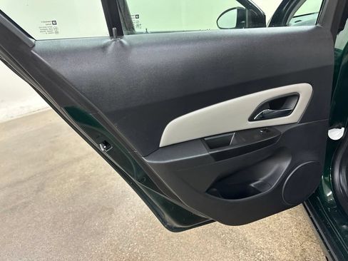 Used 2014 Chevrolet Cruze LS FWD image 30