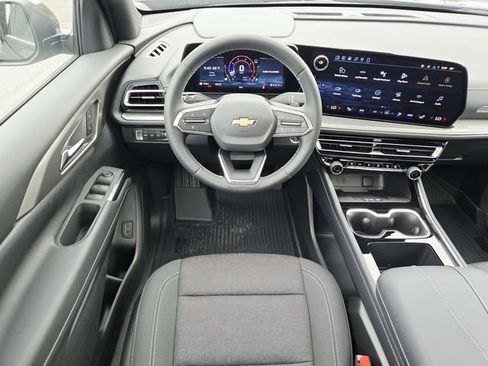 New 2026 Chevrolet Traverse LT w/ Sun and Wheel Package AWD/4WD image 8