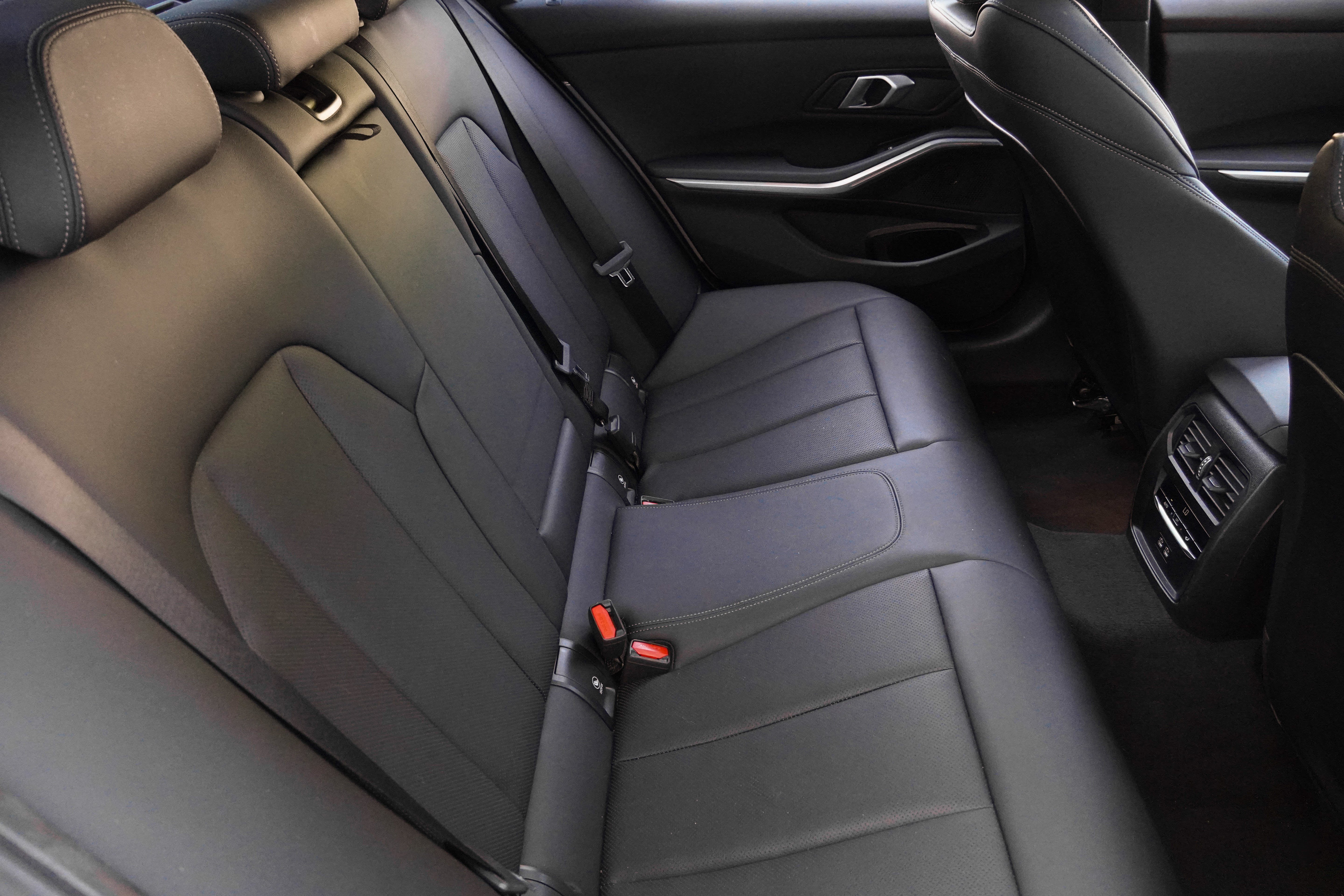 Used 2024 BMW 330i Sedan w/ M Sport Package RWD image 32