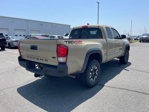 Used 2016 Toyota Tacoma TRD Off-Road w/ Towing Package AWD/4WD image 5