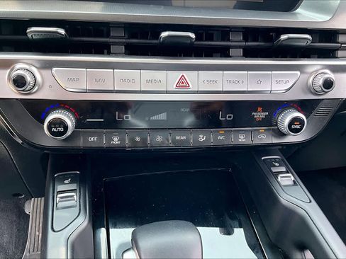 Used 2025 Kia Telluride S AWD/4WD image 32