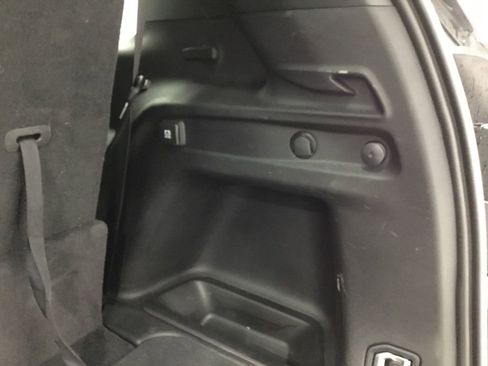 Used 2024 Jeep Grand Cherokee L Limited w/ Black Appearance Package image 18