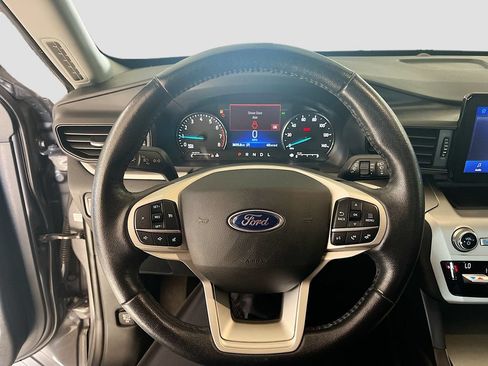 Used 2021 Ford Explorer XLT RWD image 11